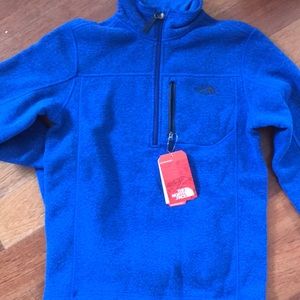 NWT.  The North Face B Gordon Lyon 1/4 zip.